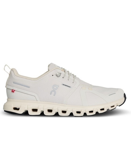 On（オン）の「On Cloud 6 WP（オン クラウド 6 ウォータープルーフ）（スニーカー・レディース・ホワイト系/ブラック系/ピンク系・24cm/23.5cm/23cm/22.5cm/22cm/25cm/25.5cm/24.5cm/26cm）」の2枚目の写真