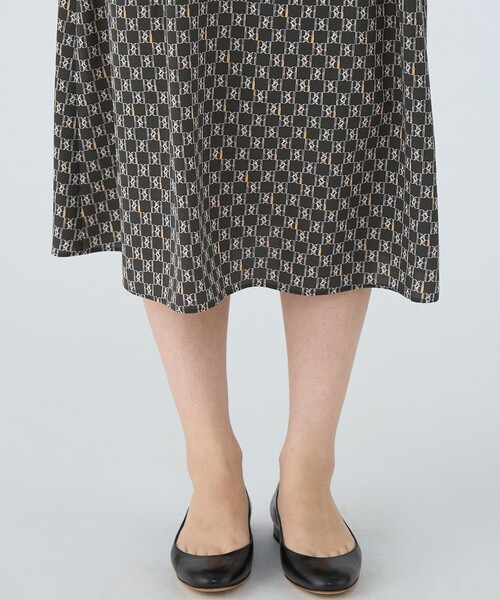 BALLSEY(ボールジィ)の「BBタイポグラフィプリント フレアスリーブワンピース(ワンピース・レディース・ブラック系その他/グレー系その他・36)」の5枚目の写真