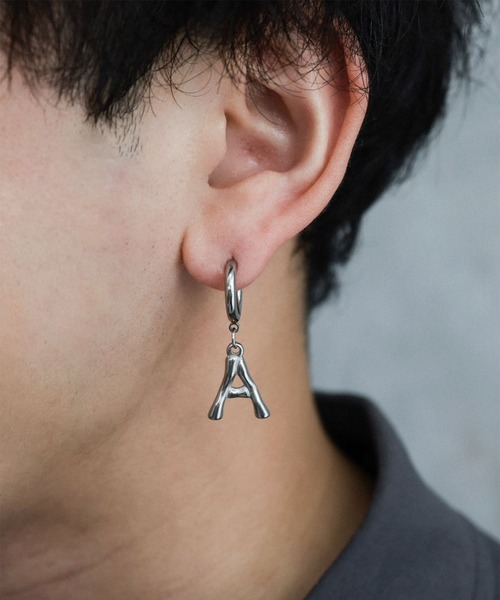 ARROWM(アローム)の「ARROWM Aモチーフ ピアス/イヤーカフ 片耳(ピアス(片耳用)・メンズ・シルバー系その他/シルバー/シルバー系その他3/シルバー系その他4/シルバー系その他2・FREE)」の13枚目の写真