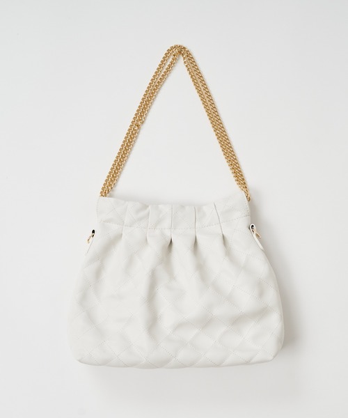 美品**BALLY**ホワイトキルティングパーティーバッグ オリジナルキルティングチェーントートBAG（トートバッグ
