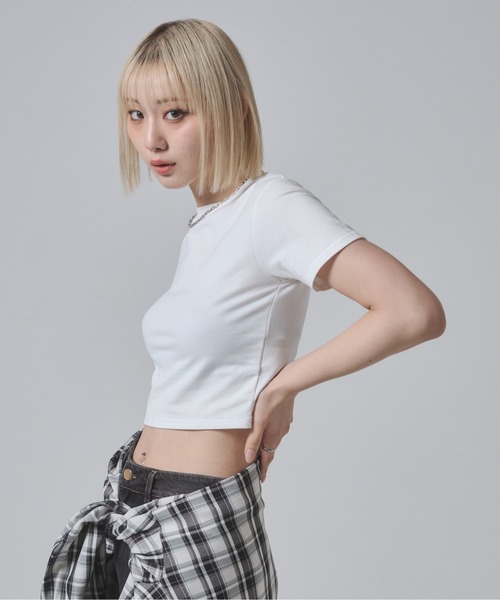 ENVYM(アンビー)の「クロップドベージックTシャツ 半袖(Tシャツ/カットソー・レディース・ホワイト/ブラウン/ブラック・FREE)」の7枚目の写真
