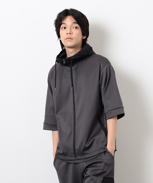 COMME CA ISM（コムサイズム）の「スポーティージャージ 半袖ジップブルゾン（ブルゾン・メンズ・ブラック/チャコール・M/L）」の2枚目の写真