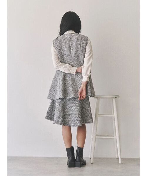 新品✨TONAL トーナル ボウタイパールパーツ半袖ブラウス TONAL（トーナル）の「ボウタイパールパーツ半袖ブラウス