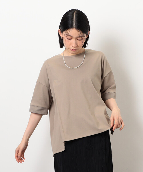 COMME CA ISM(コムサイズム)の「【接触冷感・抗菌防臭】アシンメトリーTシャツ(Tシャツ/カットソー・レディース・ベージュ/ブラック/ライトグレー/チャコール・LARGE/MEDIUM)」の4枚目の写真