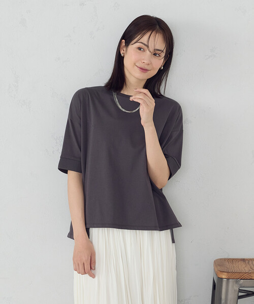 COMME CA ISM(コムサイズム)の「【接触冷感・抗菌防臭】アシンメトリーTシャツ(Tシャツ/カットソー・レディース・ベージュ/ブラック/ライトグレー/チャコール・LARGE/MEDIUM)」の21枚目の写真