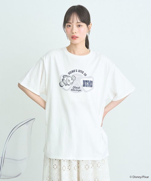 earth music&ecology（アースミュージックアンドエコロジー）の「Finding Nemo/シリコンプリントＴシャツ（Tシャツ/カットソー・レディース・チャコールグレー/オフホワイト・FREE）」の2枚目の写真