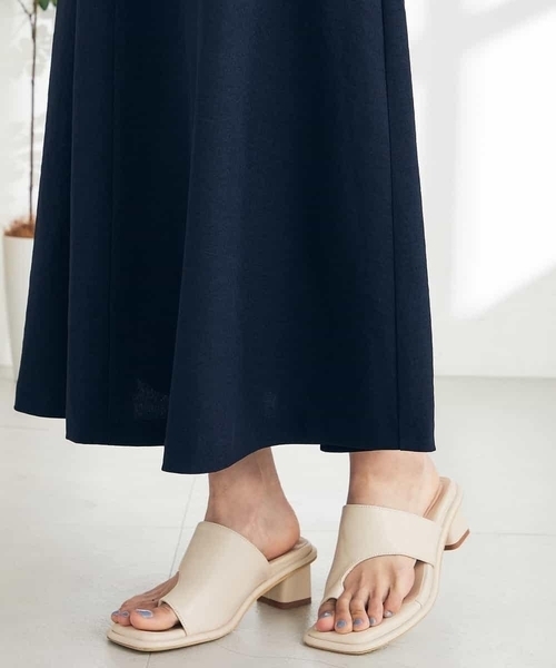 a.v.v（アーヴェヴェ）の「【接触冷感/UVカット/イージーケア】麻調ノースリーブフレアワンピース（ワンピース・レディース・ベージュ/ネイビー・36/40/38）」の3枚目の写真