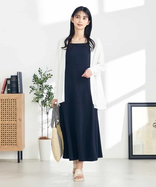 a.v.v（アーヴェヴェ）の「【接触冷感/UVカット/イージーケア】麻調ノースリーブフレアワンピース（ワンピース・レディース・ベージュ/ネイビー・36/40/38）」の13枚目の写真