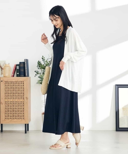 a.v.v（アーヴェヴェ）の「【接触冷感/UVカット/イージーケア】麻調ノースリーブフレアワンピース（ワンピース・レディース・ベージュ/ネイビー・36/40/38）」の15枚目の写真
