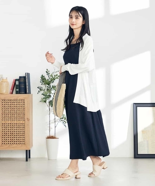 a.v.v（アーヴェヴェ）の「【接触冷感/UVカット/イージーケア】麻調ノースリーブフレアワンピース（ワンピース・レディース・ベージュ/ネイビー・36/40/38）」の16枚目の写真