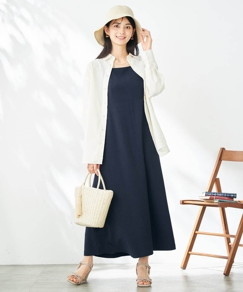 a.v.v（アーヴェヴェ）の「【接触冷感/UVカット/イージーケア】麻調ノースリーブフレアワンピース（ワンピース・レディース・ベージュ/ネイビー・36/40/38）」の17枚目の写真