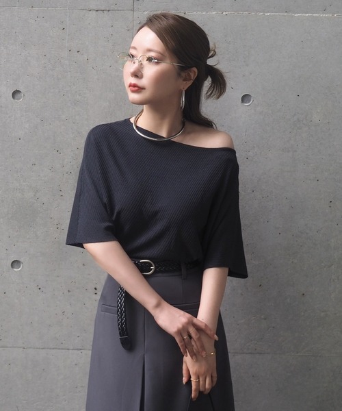LAULEN(ローレン)の「2way one shoulder lib tops /2way ワンショルダー リブ 半袖 トップス(ニット/セーター・レディース・ベージュ/チャコールグレー/アイボリー/ブラック・FREE)」の4枚目の写真
