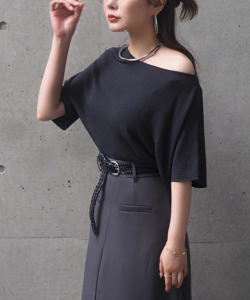 LAULEN(ローレン)の「2way one shoulder lib tops /2way ワンショルダー リブ 半袖 トップス(ニット/セーター・レディース・ベージュ/チャコールグレー/アイボリー/ブラック・FREE)」の13枚目の写真