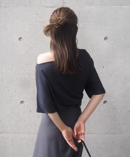 LAULEN(ローレン)の「2way one shoulder lib tops /2way ワンショルダー リブ 半袖 トップス(ニット/セーター・レディース・ベージュ/チャコールグレー/アイボリー/ブラック・FREE)」の14枚目の写真