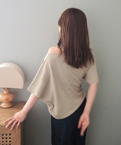 LAULEN(ローレン)の「2way one shoulder lib tops /2way ワンショルダー リブ 半袖 トップス(ニット/セーター・レディース・ベージュ/チャコールグレー/アイボリー/ブラック・FREE)」の19枚目の写真