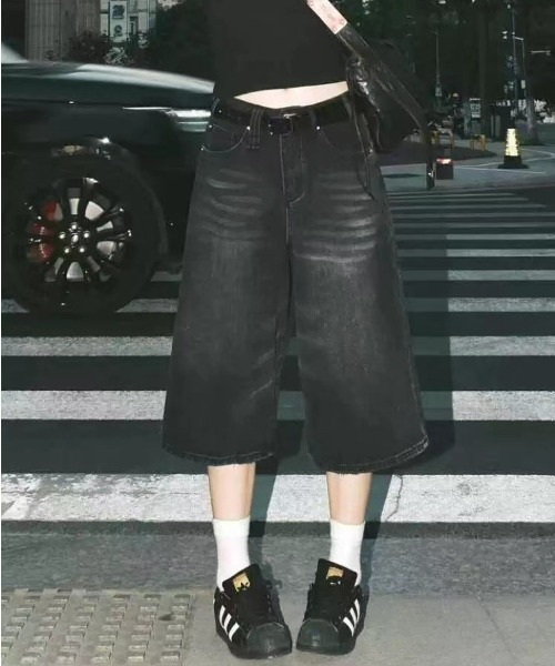 B'day（ビーデイ）の「【 B'day / ビーデー 】ビッグサイズデニムハーフワイドパンツ（デニムパンツ・メンズ・ブラック/ブルー・SMALL/MEDIUM/LARGE/X-LARGE）」の2枚目の写真