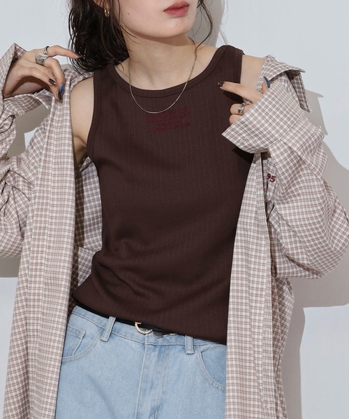 hunch(ハンチ)の「hunch ロゴ刺繍タンクトップ(タンクトップ・レディース・オフホワイト/ブラック/ブラウン/チャコール・FREE)」の5枚目の写真