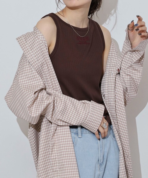 hunch(ハンチ)の「hunch ロゴ刺繍タンクトップ(タンクトップ・レディース・オフホワイト/ブラック/ブラウン/チャコール・FREE)」の7枚目の写真