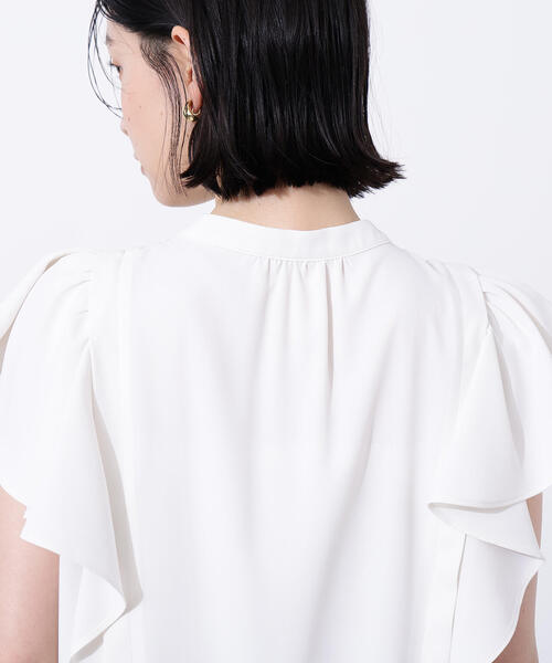 N.（N. Natural Beauty Basic）（エヌエヌナチュラルビューティーベーシック）の「メタルボタンフリルスリーブブラウス（シャツ/ブラウス・レディース・オフホワイト/ブルー/ダークブラウン・MEDIUM）」の20枚目の写真