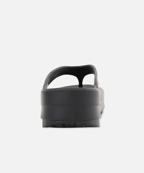 OOFOS(ウーフォス)の「【OOFOS(ウーフォス)】 OOMEGA(サンダル・レディース・サンドベージュ/ブラック・24/25/23)」の11枚目の写真