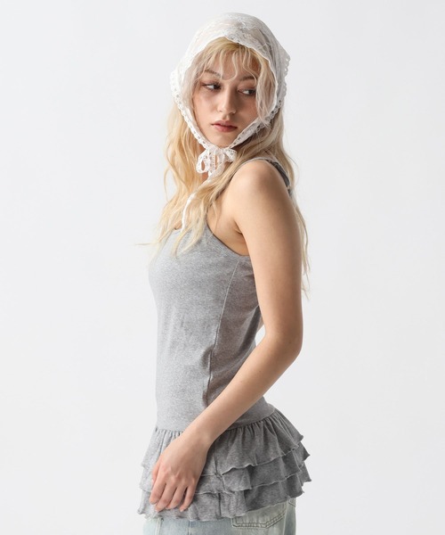 FOREVER 21（フォーエバー トゥエンティーワン）の「【2025SS】フリルヘムキャミソール（キャミソール・レディース・ブラック/オフホワイト/グレー・FREE）」の3枚目の写真