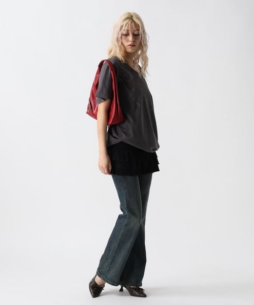 FOREVER 21（フォーエバー トゥエンティーワン）の「【2025SS】フリルヘムキャミソール（キャミソール・レディース・ブラック/オフホワイト/グレー・FREE）」の14枚目の写真