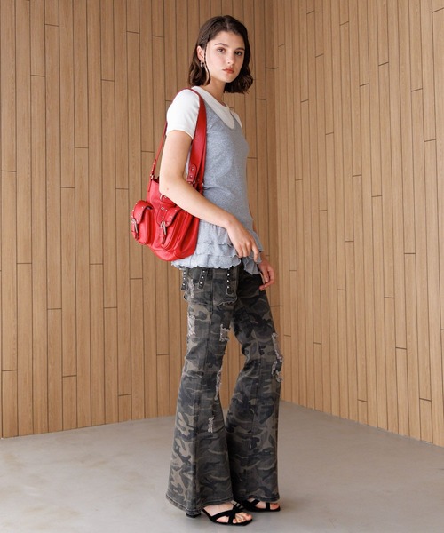 FOREVER 21（フォーエバー トゥエンティーワン）の「【2025SS】フリルヘムキャミソール（キャミソール・レディース・ブラック/オフホワイト/グレー・FREE）」の5枚目の写真