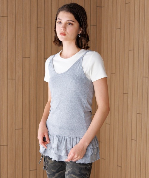 FOREVER 21（フォーエバー トゥエンティーワン）の「【2025SS】フリルヘムキャミソール（キャミソール・レディース・ブラック/オフホワイト/グレー・FREE）」の7枚目の写真