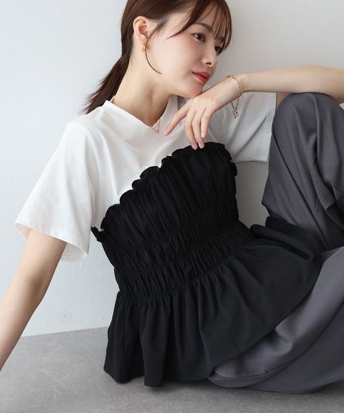 BLUEEAST(ブルーイースト)の「シャーリングビスチェドッキングTシャツ(Tシャツ/カットソー・レディース・ベージュ/ブラック/ブルー系・MEDIUM)」の1枚目の写真
