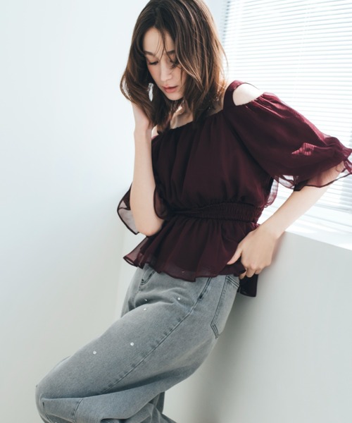 JILL by JILL STUART(ジルバイジルスチュアート)の「◇楊柳オフショルパフブラウス(シャツ/ブラウス・レディース・ホワイト/グリーン/ボルドー・FREE)」の4枚目の写真