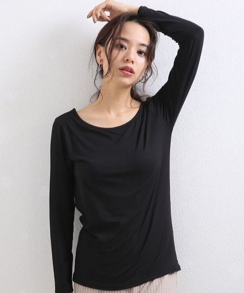 CLOTHY（クロシィ）の「【薄手なのにしっかり保温！裏微起毛インナー】プラズマヒート２WAYネックインナー(Vネック・クルーネック)（インナーウェア/肌着・レディース・ブラック/ピンクベージュ/オフホワイト/チャコールグレー/グレー/ネイビー/ベージュ・MEDIUM/X-LARGE）」の8枚目の写真