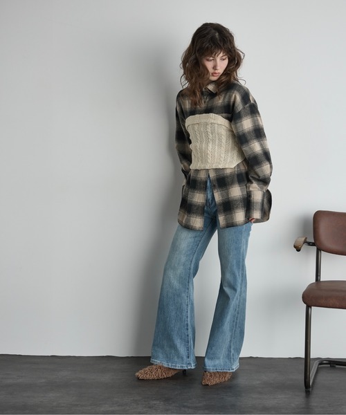 THE YOn(ザヨン)の「セミフレアストレッチデニムパンツ(デニムパンツ・レディース・ライトブルー/ブルー/ネイビー・S/M)」の21枚目の写真