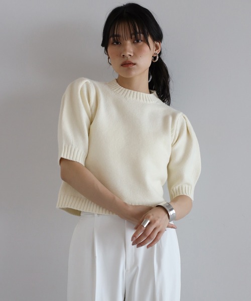 ENC(エンク)の「puff half sleeve back ENC plate knit / パフハーフスリーブエンクプレートニット(ニット/セーター・レディース・ブラウン系その他/アイボリー/ライトピンク/グレー・FREE)」の2枚目の写真