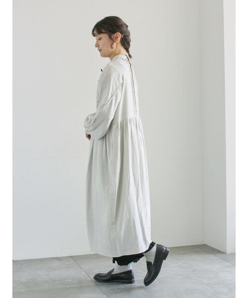 TSUHARU by Samansa Mos2（ツハルバイサマンサモスモス）の「【WEB限定 Sサイズ】アンティーク風ブローチ付きワンピース（ワンピース・レディース・チャコールグレー/イエロー/ベージュ・S/M）」の6枚目の写真