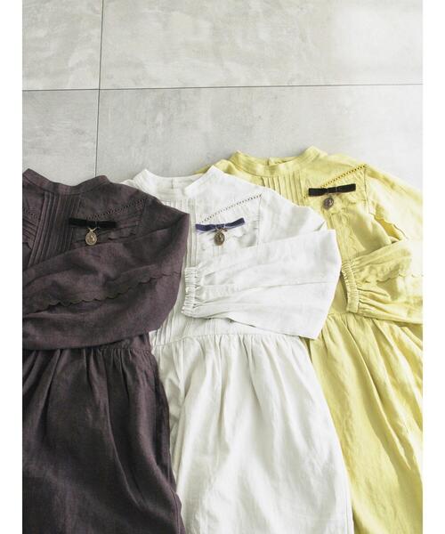 TSUHARU by Samansa Mos2（ツハルバイサマンサモスモス）の「【WEB限定 Sサイズ】アンティーク風ブローチ付きワンピース（ワンピース・レディース・チャコールグレー/イエロー/ベージュ・S/M）」の18枚目の写真