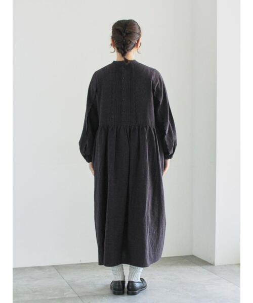 TSUHARU by Samansa Mos2（ツハルバイサマンサモスモス）の「【WEB限定 Sサイズ】アンティーク風ブローチ付きワンピース（ワンピース・レディース・チャコールグレー/イエロー/ベージュ・S/M）」の22枚目の写真