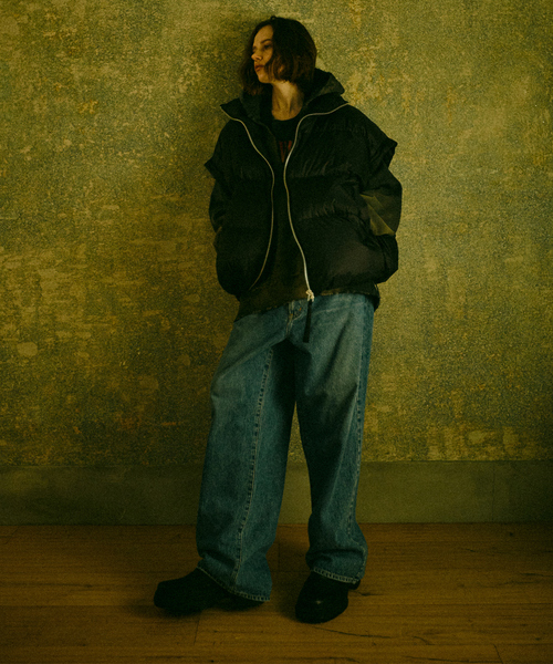 upperhights（アッパーハイツ）の「【upper hights / アッパーハイツ】Chur BIGシルエット ダウンベスト / ユニセックス /撥水 /高密度サテン（ダウンベスト・メンズ・ブラック/グレー・フリー）」の4枚目の写真