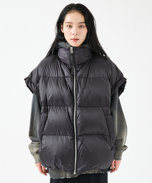 upperhights（アッパーハイツ）の「【upper hights / アッパーハイツ】Chur BIGシルエット ダウンベスト / ユニセックス /撥水 /高密度サテン（ダウンベスト・メンズ・ブラック/グレー・フリー）」の10枚目の写真