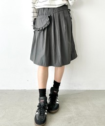 LOVALOT（ラバロット）の「フリルポーチ付き タックフレアミドルスカート（スカート）」