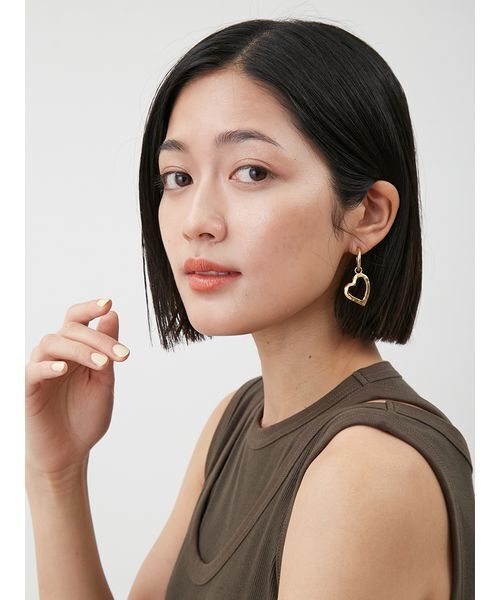 Mila Owen（ミラオーウェン）の「ハートモチーフピアス（ピアス（両耳用）・レディース・ゴールド/シルバー・F）」の6枚目の写真