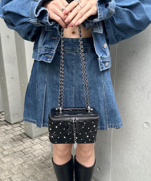 wears(ウェアーズ)の「ラインストーンキルティングバニティーポーチ ショルダーバッグ(ショルダーバッグ・レディース・ブラック/アイボリー/シルバー・FREE)」の14枚目の写真