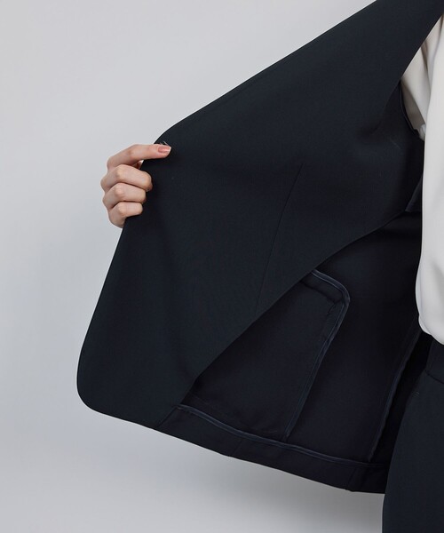 ROPE'(ロペ)の「トリアセダブルクロス Vネックジャケット/イージーケア・セットアップ対応・25AW(ノーカラージャケット・レディース・ネイビー・38/36/40)」の16枚目の写真