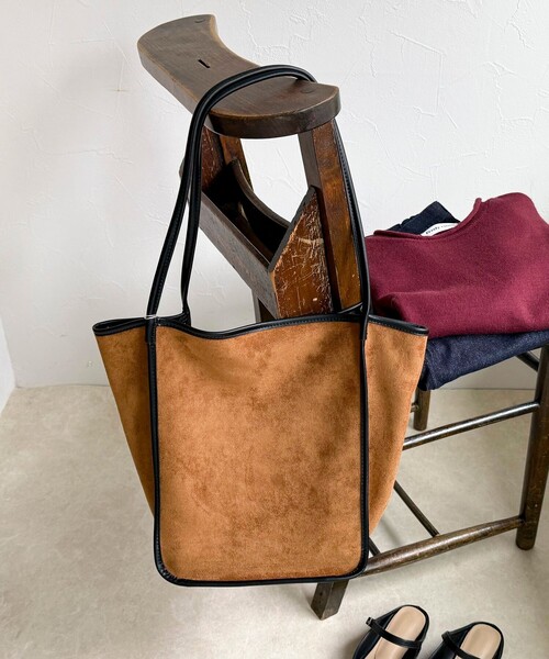 fredy emue(フレディエミュ)の「【VELETTO /ベロット】パイピングスエードトートポーチ付バッグ(トートバッグ・レディース・ブラウン/ブラック・FREE)」の2枚目の写真