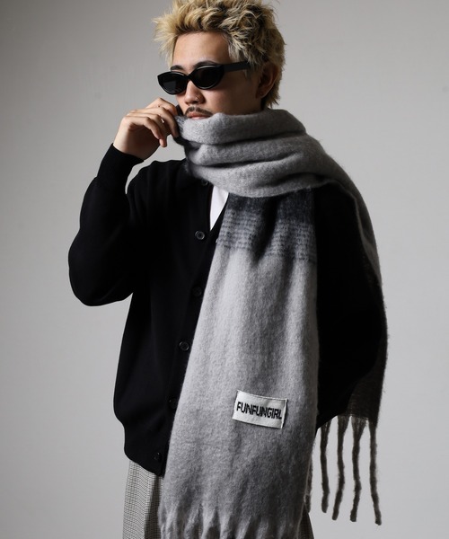 lit.Cy(リットシー)の「フェードカラーブロック ストールマフラー(マフラー・レディース・ブラック/ピンク系その他/ブラウン/グリーン/ブルー・FREE)」の14枚目の写真