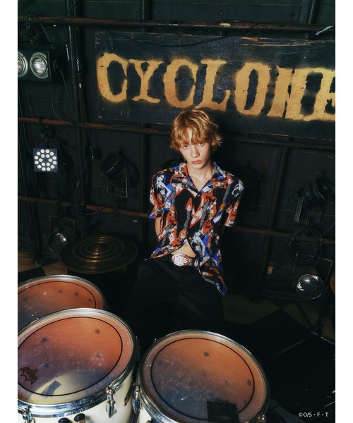HYSTERIC GLAMOUR(ヒステリックグラマー)の「ONE PIECE×HYSTERIC GLAMOUR / NAMI & BOA.HANCOCK TWIN GUITAR柄オープンカラーシャツ(シャツ/ブラウス・メンズ・その他・XL/L/M/S)」の5枚目の写真