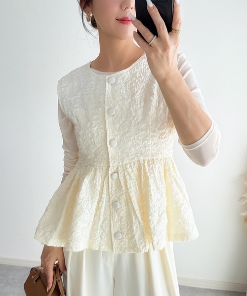 &. NOSTALGIA(アンドドットノスタルジア)の「【ZOZO限定】ジャガードジレ(ベスト・レディース・ブラック/アイボリー/グレー・M)」の2枚目の写真