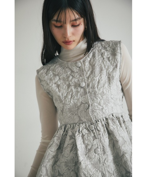 &. NOSTALGIA(アンドドットノスタルジア)の「【ZOZO限定】ジャガードジレ(ベスト・レディース・ブラック/アイボリー/グレー・M)」の4枚目の写真