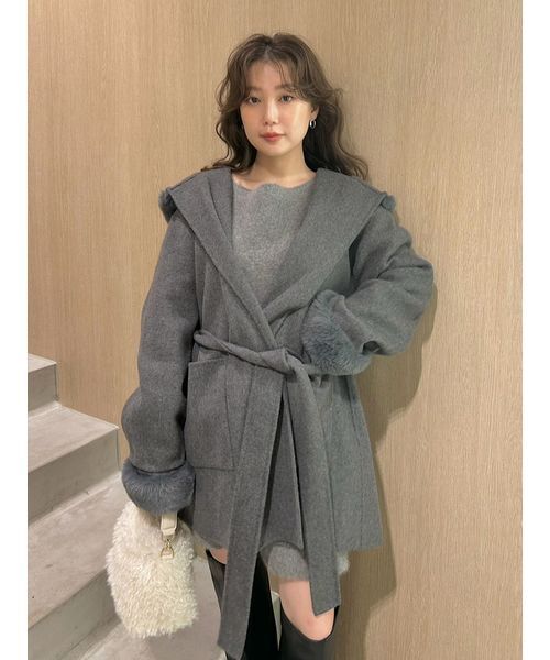 FRAY I.D（フレイアイディー）の「ファーリバーミドルコート（トレンチコート・レディース・ライトベージュ/チャコールグレー/オフホワイト・1/0）」の13枚目の写真