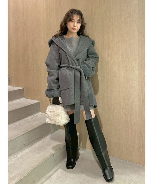 FRAY I.D（フレイアイディー）の「ファーリバーミドルコート（トレンチコート・レディース・ライトベージュ/チャコールグレー/オフホワイト・1/0）」の17枚目の写真