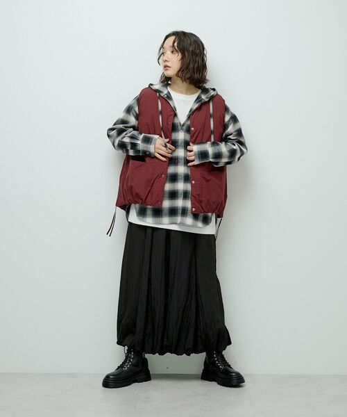 Green　Parks（グリーンパークス）の「サイドZIP中綿コクーンベスト（ベスト・レディース・ブラック/ボルドー/ベージュ・FREE）」の20枚目の写真